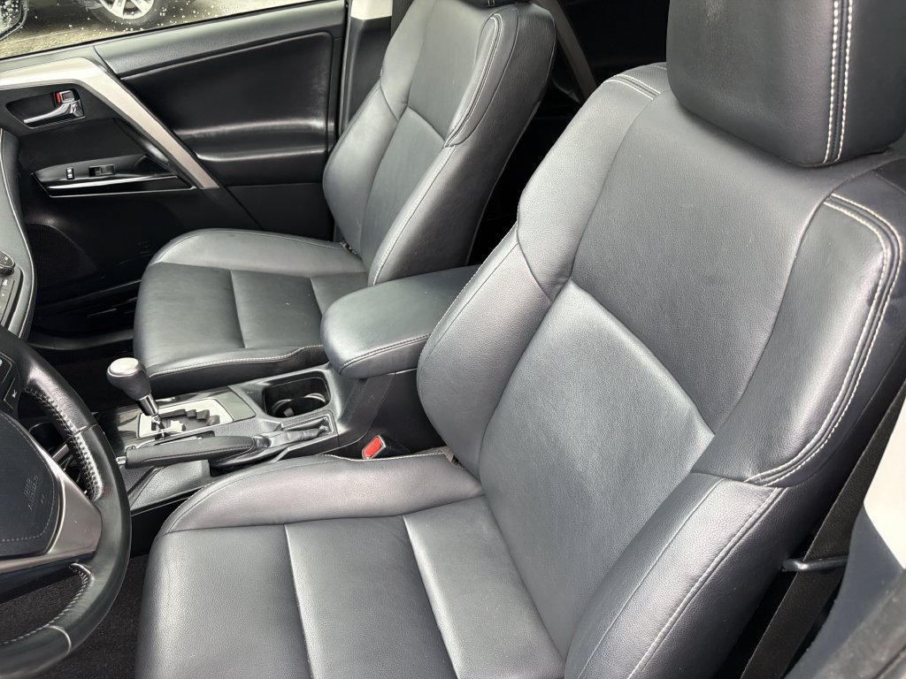 Used 2018 Toyota RAV4 Limited FWD image 20