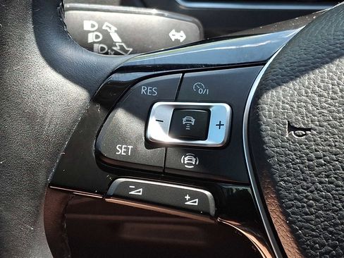 Used 2019 Volkswagen Tiguan SEL Premium AWD/4WD image 18