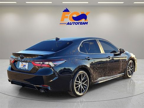Used 2023 Toyota Camry SE image 4