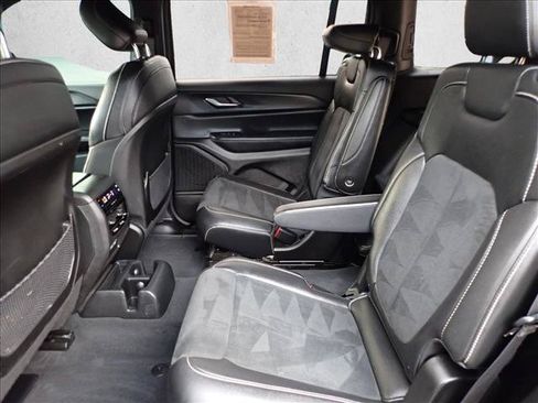 Used 2024 Jeep Grand Cherokee L Laredo AWD/4WD image 10