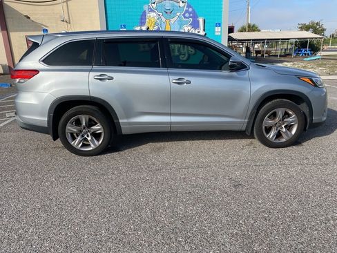 Used 2018 Toyota Highlander Limited image 2