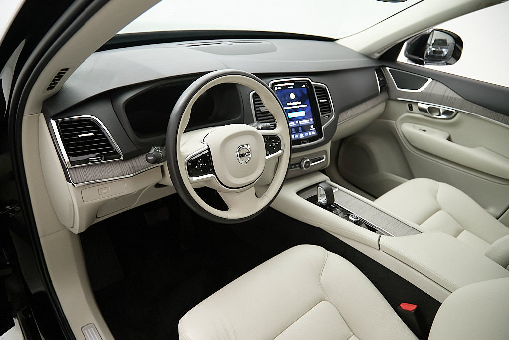 Certified 2024 Volvo XC90 B5 Plus w/ Protection Package Premier AWD/4WD image 12