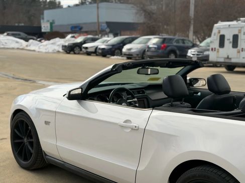 Used 2010 Ford Mustang GT Premium image 5