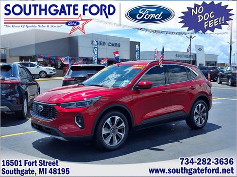 Used 2023 Ford Escape Platinum AWD/4WD image 1