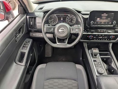 Used 2025 Nissan Pathfinder SV image 17
