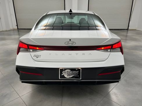 Used 2024 Hyundai Elantra SEL image 6