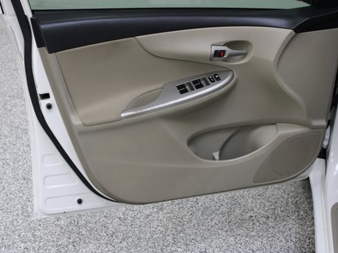 Used 2011 Toyota Corolla LE FWD image 12