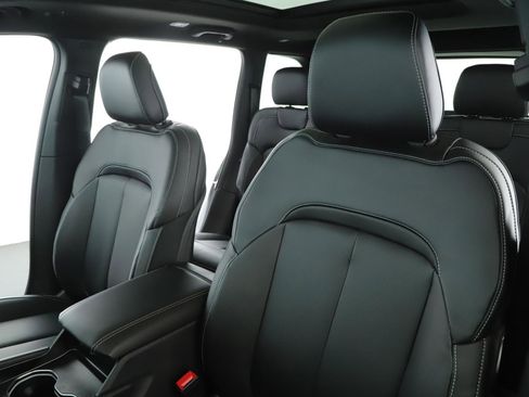 New 2026 Jeep Grand Cherokee Limited w/ Limited Altitude Package image 4