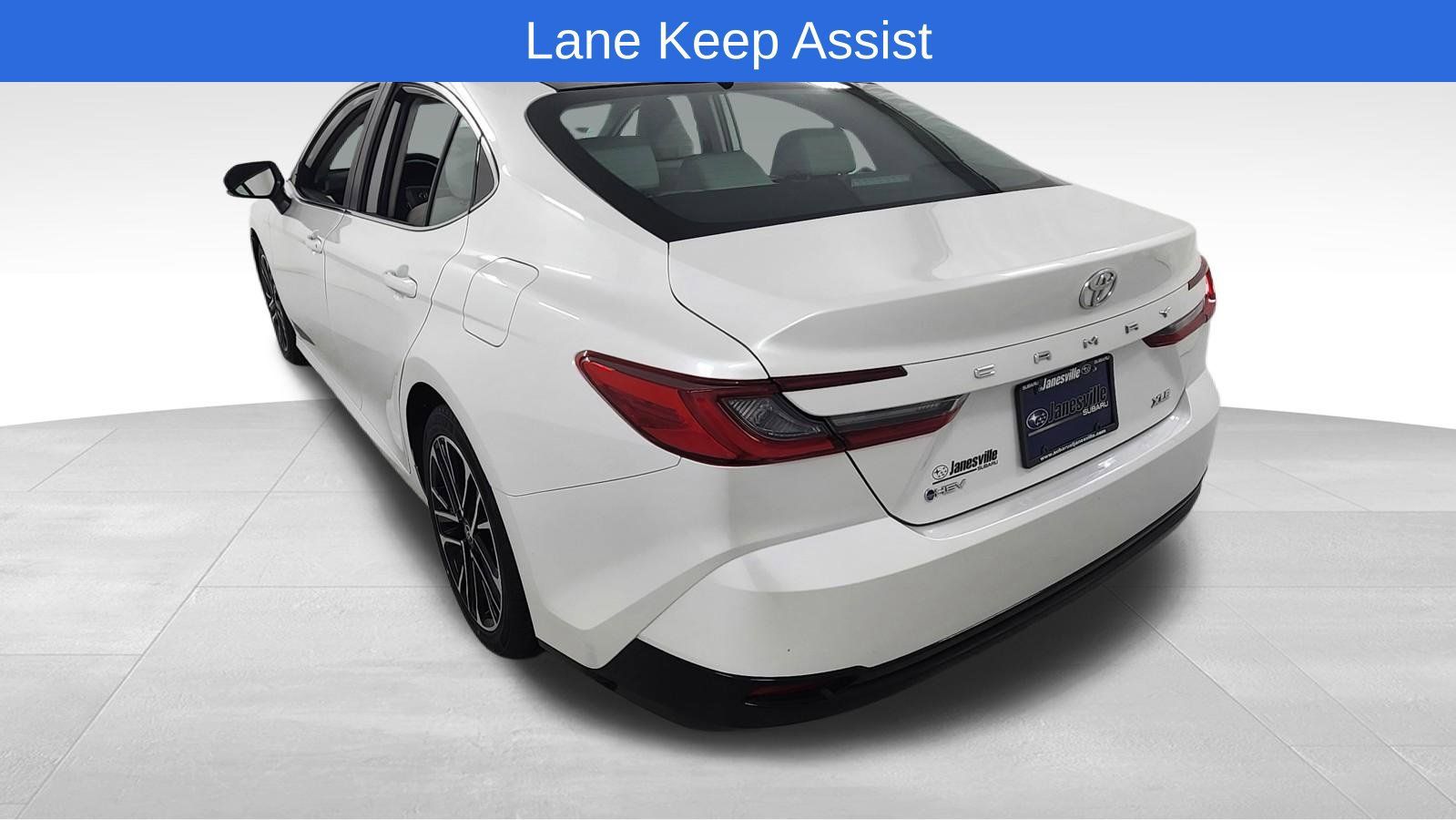 Used 2025 Toyota Camry XLE FWD image 5