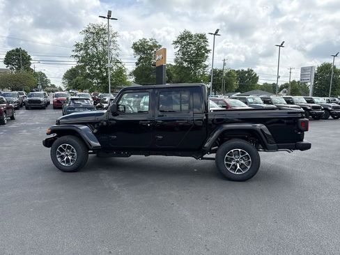 New 2026 Jeep Gladiator Sport AWD/4WD image 11
