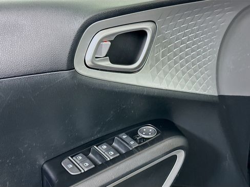 Used 2025 Kia Soul LX w/ LX Technology Package image 15