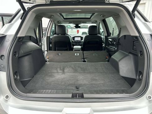 Used 2022 GMC Terrain SLT w/ Infotainment Package II AWD/4WD image 13