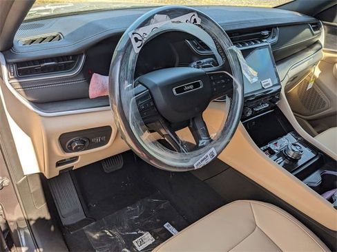 New 2025 Jeep Grand Cherokee L Limited image 8