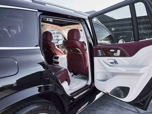 Used 2024 Mercedes-Benz Maybach GLS 600 4MATIC image 26
