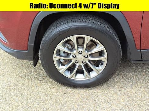 Used 2021 Jeep Cherokee Latitude Lux w/ Comfort/Convenience Group image 9