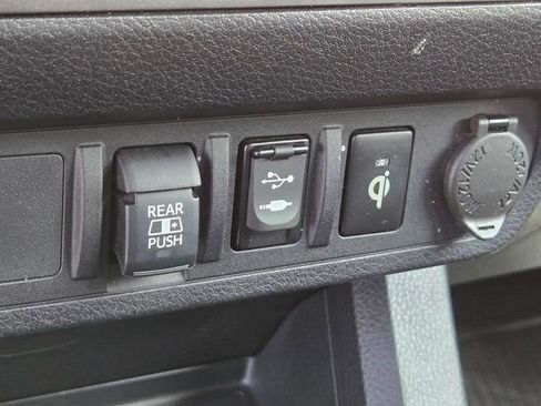 Used 2019 Toyota Tacoma TRD Sport AWD/4WD image 24