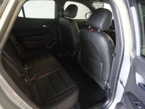 Used 2024 Chevrolet Trax RS w/ Sunroof Package FWD image 23