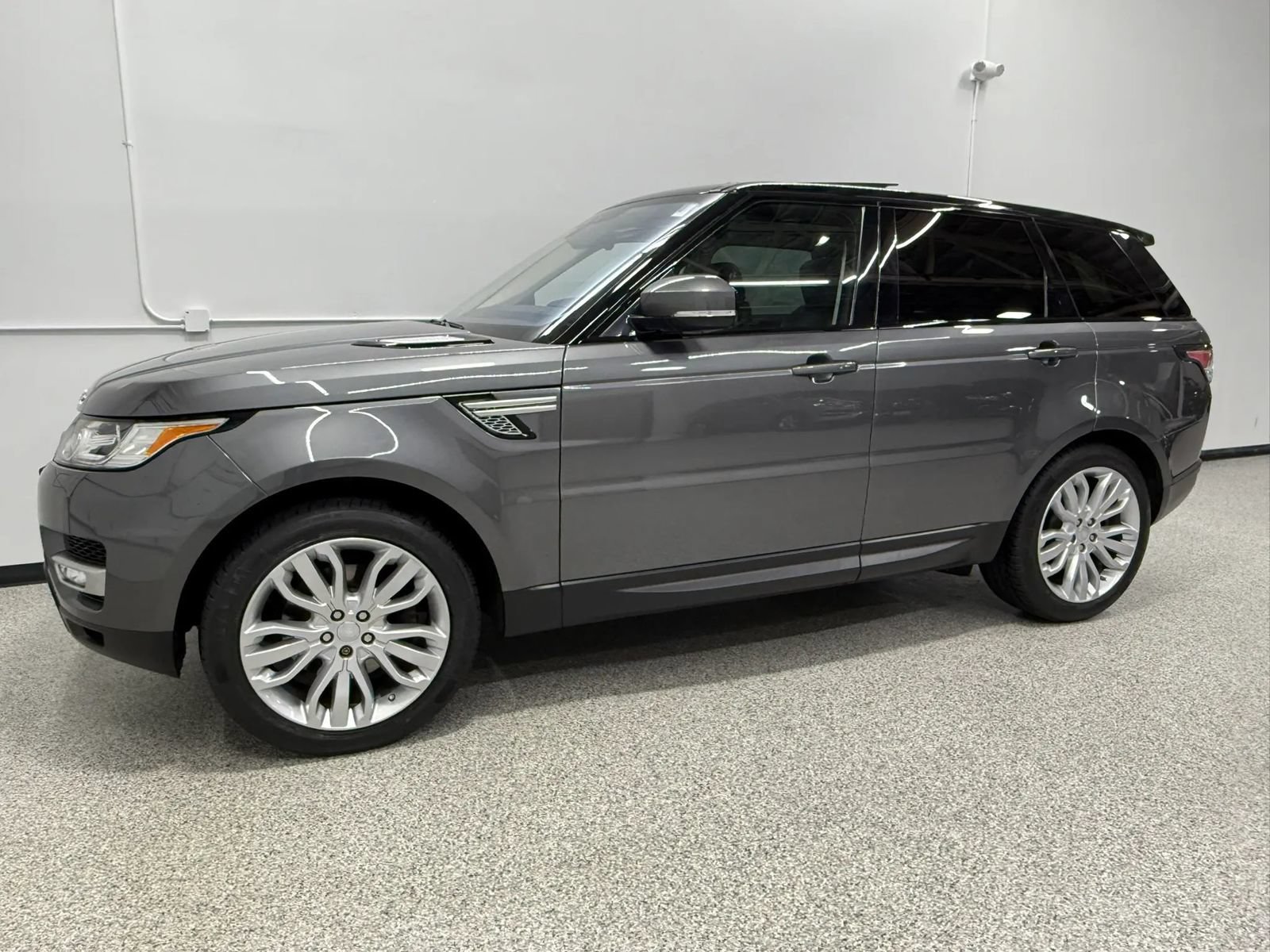 Used 2017 Land Rover Range Rover Sport HSE AWD/4WD image 2