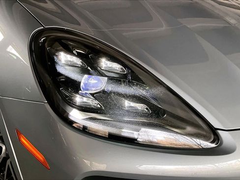 Used 2021 Porsche Cayenne image 28