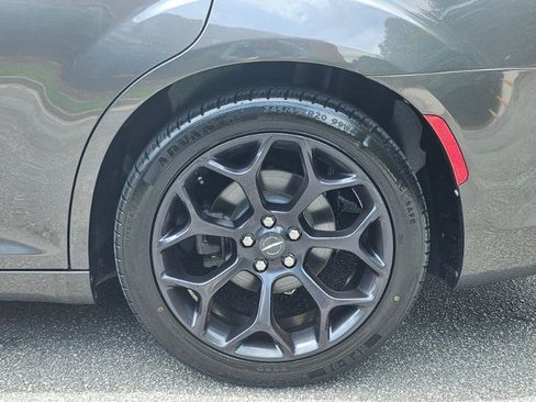 Used 2019 Chrysler 300 Touring w/ Sport Appearance Package RWD image 17