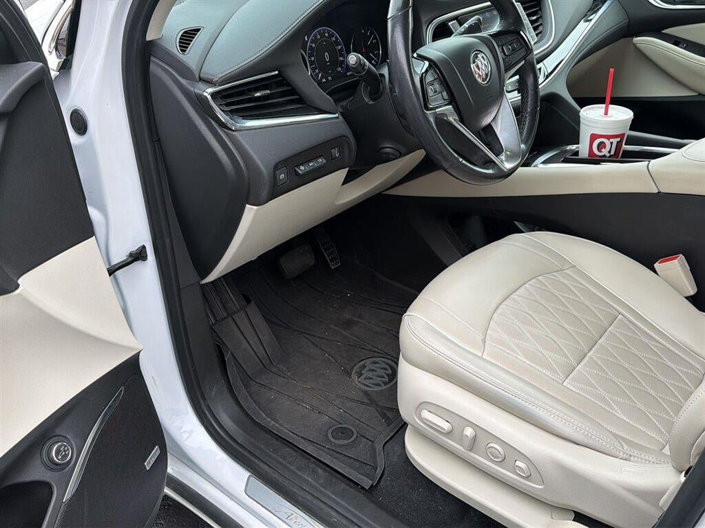 Used 2022 Buick Enclave Avenir w/ Avenir Technology Package AWD/4WD image 37