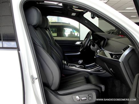 Used 2022 BMW X7 xDrive40i w/ M Sport Package AWD/4WD image 34