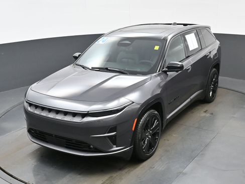 Used 2024 Jeep Wagoneer Launch Edition image 32