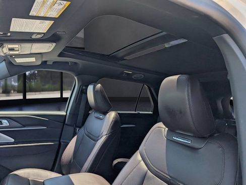 Certified 2025 Ford Explorer Platinum RWD image 29