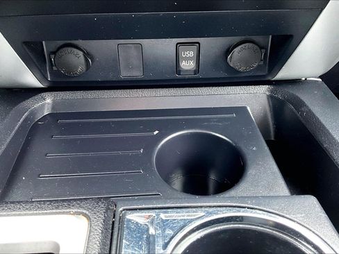 Used 2018 Toyota Tundra SR5 w/ SR5 Upgrade Package image 31