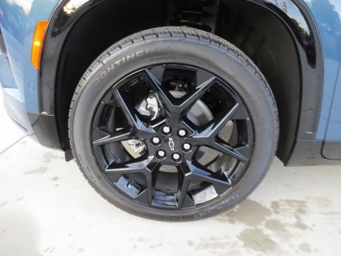 New 2026 Chevrolet Traverse RS w/ LPO, Floor Liner Package FWD image 9