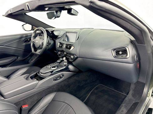 Used 2023 Aston Martin V8 Vantage Roadster RWD image 26