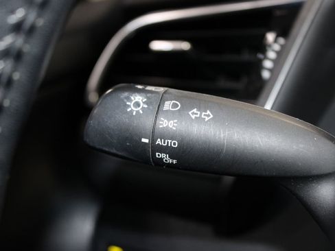 Used 2018 Toyota Camry SE image 21