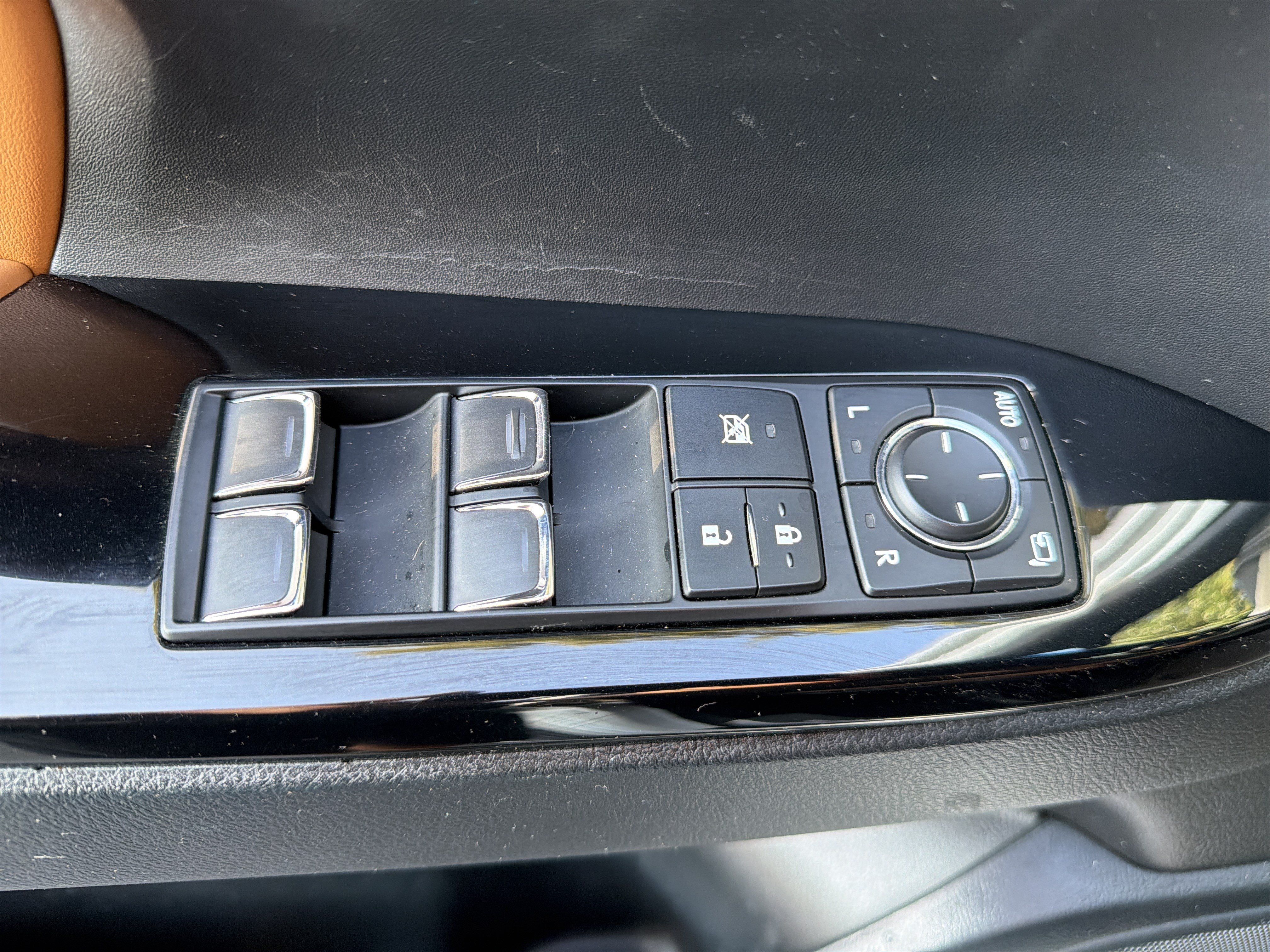Used 2021 Lexus LX 570 4WD w/ Sport Package image 14