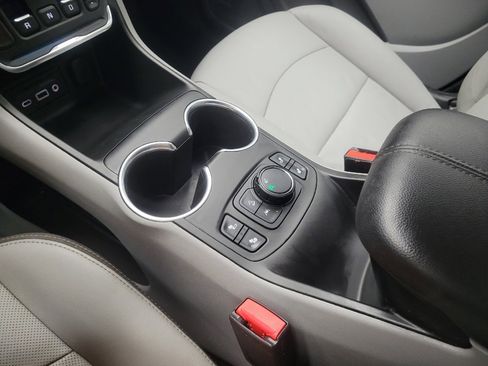 Used 2020 GMC Terrain SLT w/ Preferred Package image 26