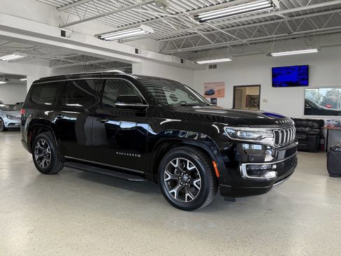 Used 2024 Jeep Wagoneer Series III AWD/4WD image 4