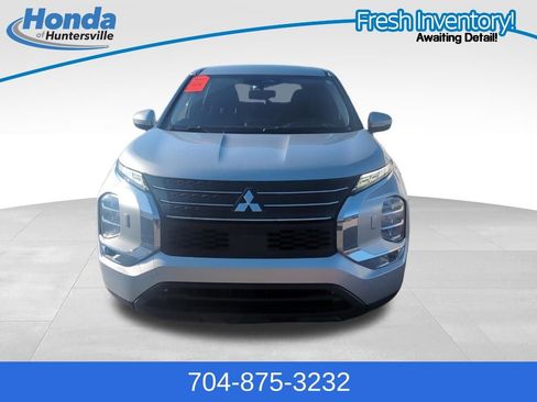 Used 2022 Mitsubishi Outlander ES image 3