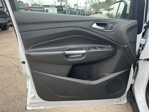 Used 2019 Ford Escape SE image 12