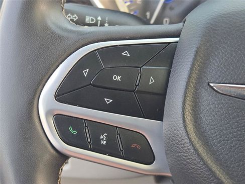 Certified 2023 Chrysler Pacifica Limited FWD image 33