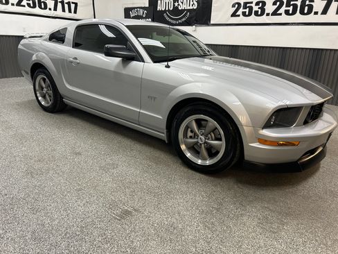 Used 2005 Ford Mustang GT Premium RWD image 1