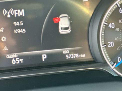 Used 2022 Toyota Venza XLE image 15