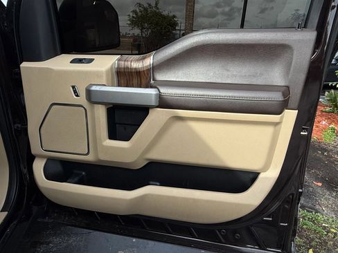 Used 2020 Ford F150 Lariat image 23