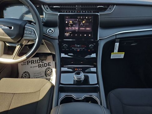 New 2025 Jeep Grand Cherokee Laredo X image 12