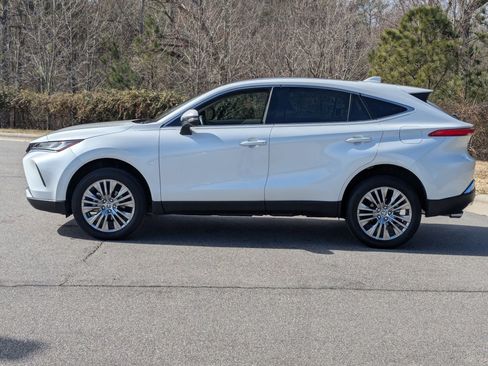 Used 2024 Toyota Venza Limited image 9