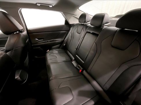 Used 2022 Hyundai Elantra Limited image 15