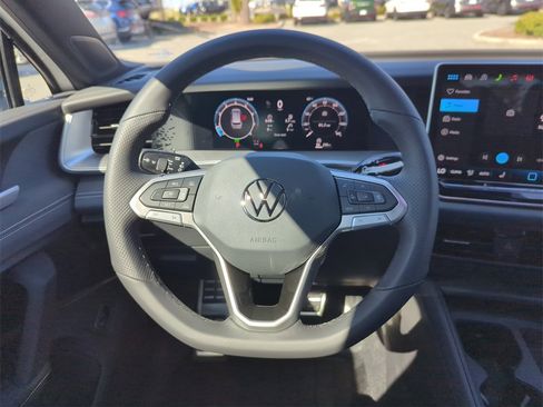 New 2026 Volkswagen Tiguan SE R-Line image 22