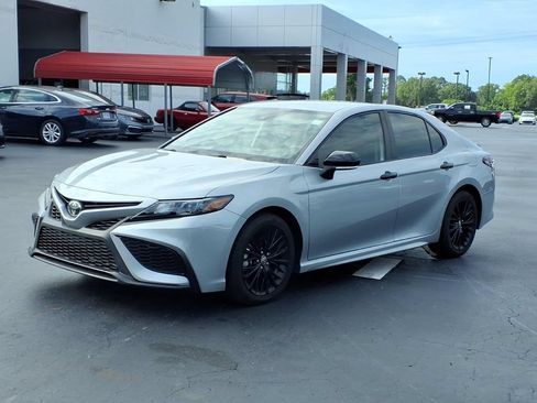 Used 2022 Toyota Camry SE w/ Convenience Package FWD image 7