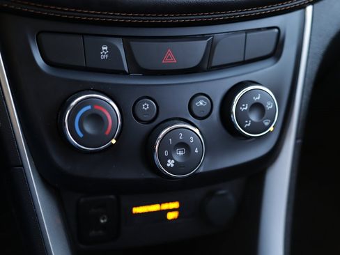 Used 2019 Chevrolet Trax LT w/ LT Convenience Package image 15