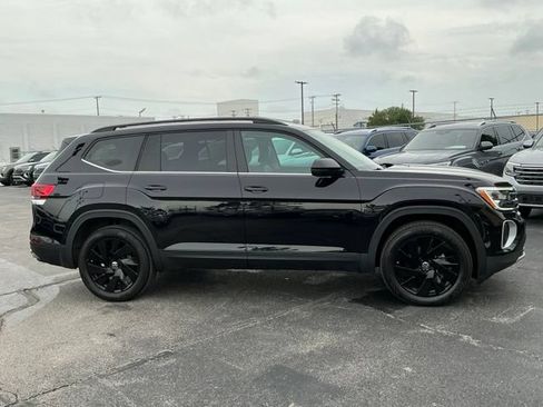 Certified 2025 Volkswagen Atlas SE w/ Black Wheel Package AWD/4WD image 2