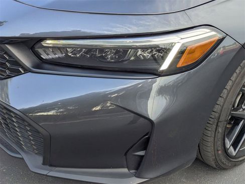 Used 2025 Honda Civic Sport image 11