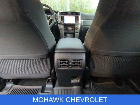 Used 2022 Toyota 4Runner SR5 AWD/4WD image 22